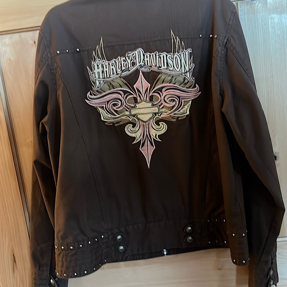 XL Harley Davidson ladies chocolate jacket. Lined in pink. Machine washable.